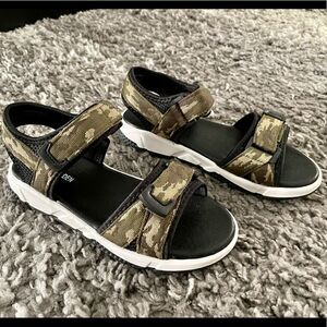 NIB Steve Madden Kid’s Homer Sandals
